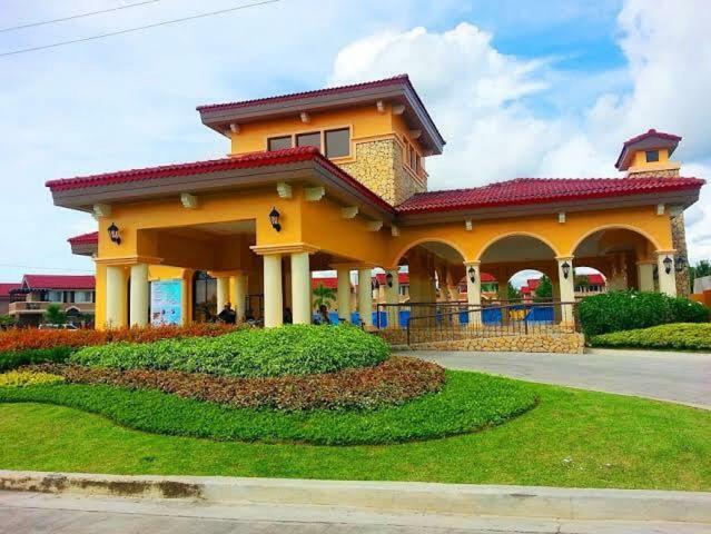 Relaxing Home At Camella Bacolod, Near Airport, Rockwell, Terminals, Famous Resto Zewnętrze zdjęcie